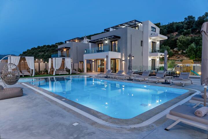 Luxurious Villa Mare – With 150m² Pool gallery image 2