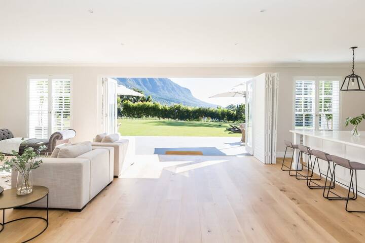 Skydance – fully staffed private villa gallery image 5