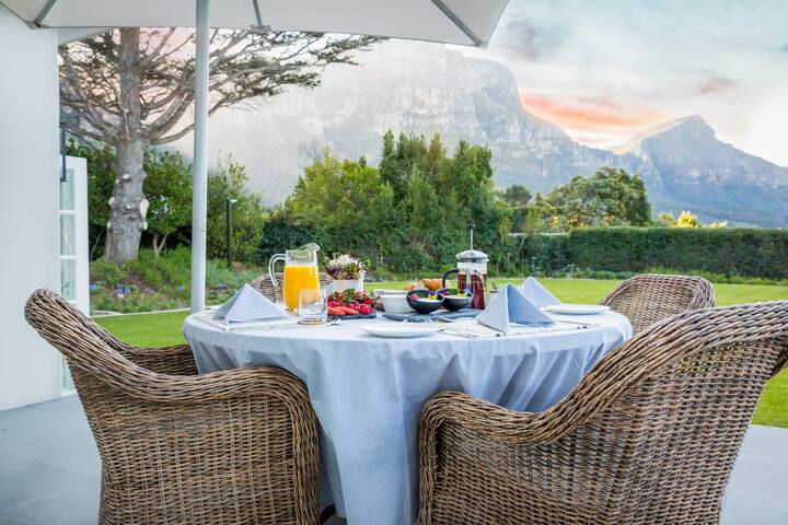 Skydance – fully staffed private villa gallery image 4