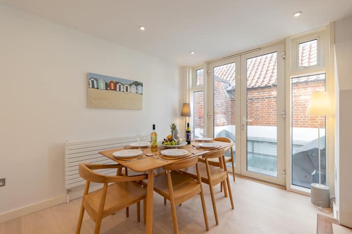Sandy Castle: Sleeps 6 With Games Room Southwold - Southwold