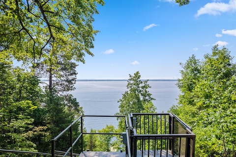Lakefront Bluff Cabin | Tram to Water | Hot Tub |