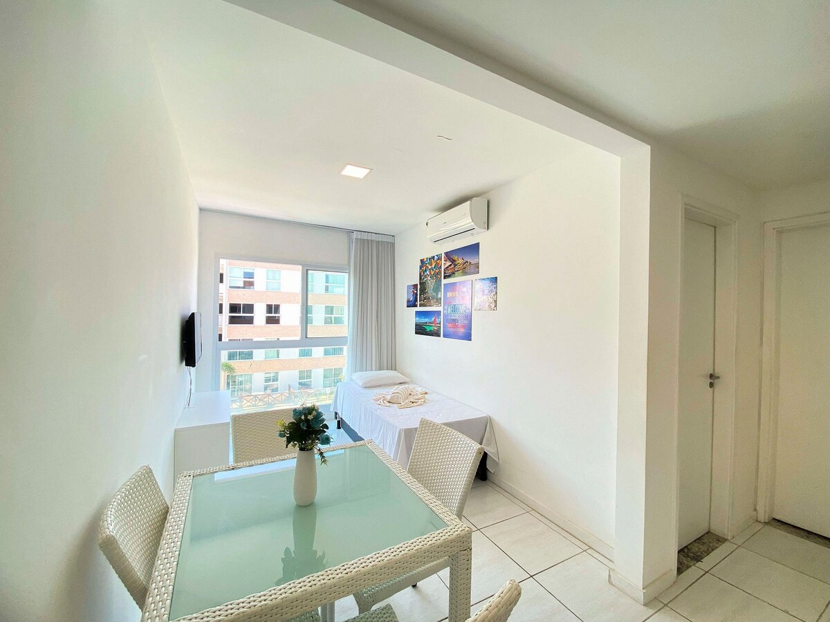 01-room-in-the-high-wall-club-w-air-in-the-room-c13-b-condominiums