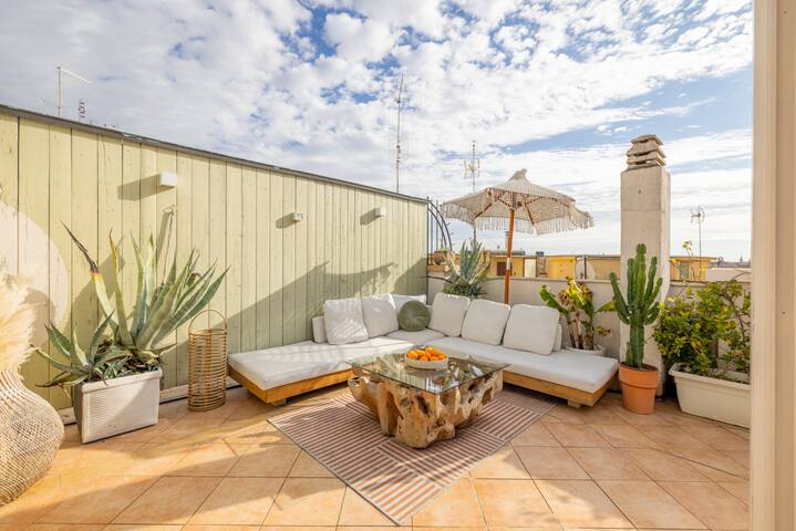 ARIA – Penthouse & Garden – Homkeey Apartments gallery image 2