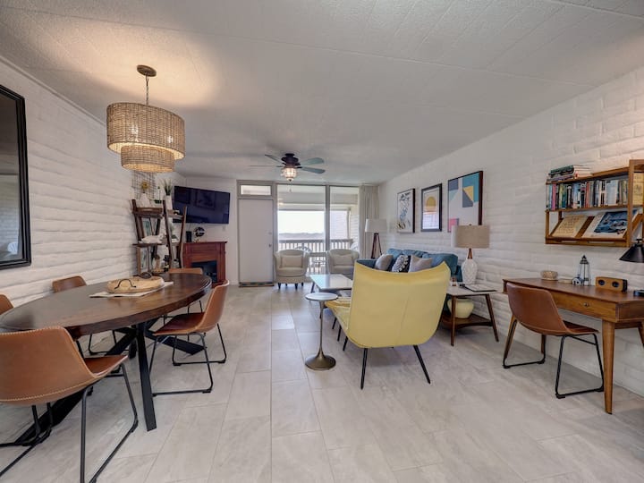 Modern 2br Condo With Beach Access, 2 Pools! - Port Aransas, TX