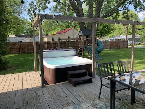 Hot Tub Escape Near Wineries+ Lake