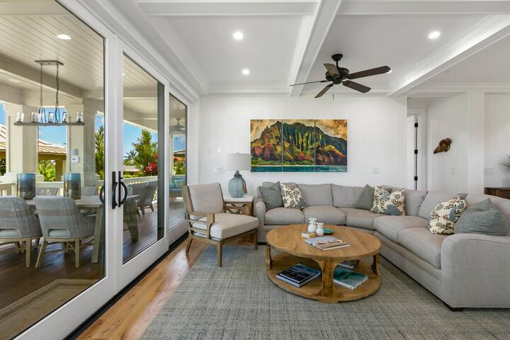 Custom 5 Bed Home with Pool and Spa gallery image 4