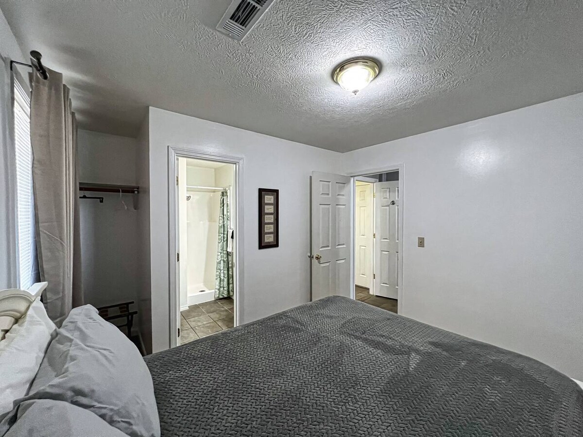 Главна спална соба со бања