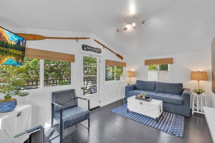 Remodeled 2BR -Prime Location -Private Views Patio gallery image 2