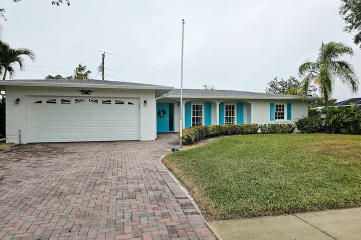 Walk To Beach: Home W/ Bbq & Fire Pit In Bradenton - Bradenton, FL