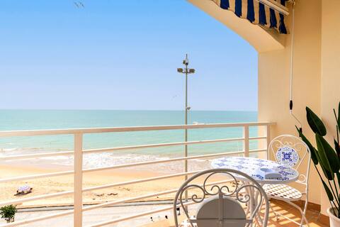 Apartment & parking in front of the sea. Victoria