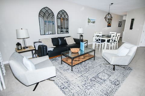 Fabulous Water Views - Great Amenities -