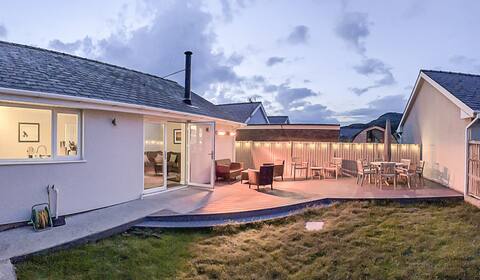 Family-Friendly Retreat between Beach & Mountains