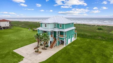 Seahorse Beachfront Model, Elevator & Cabana Serv.