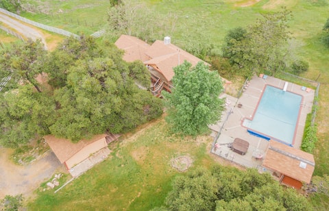 Wy's Acres * Pool * Hot Tub * Pickle Ball