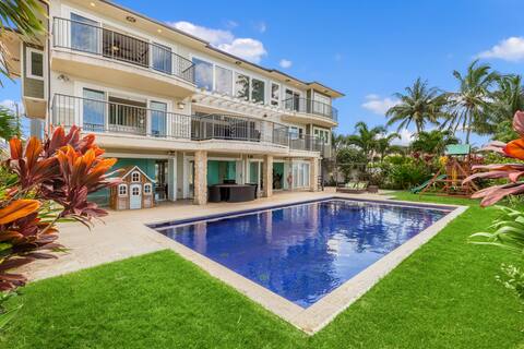 Waialua Beachfront Getaway: Oceanview, Pool, Spa