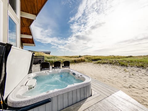 Oceanfront Retreat with Hot Tub + Chefs Kitchen
