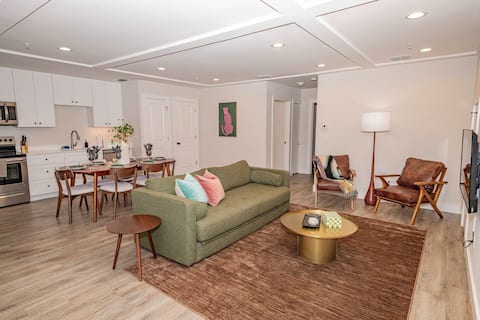 Top performing Airbnb: 3 BR Urban Jungle - Steps from Daily's/TIAA Fld! in Downtown Jacksonville