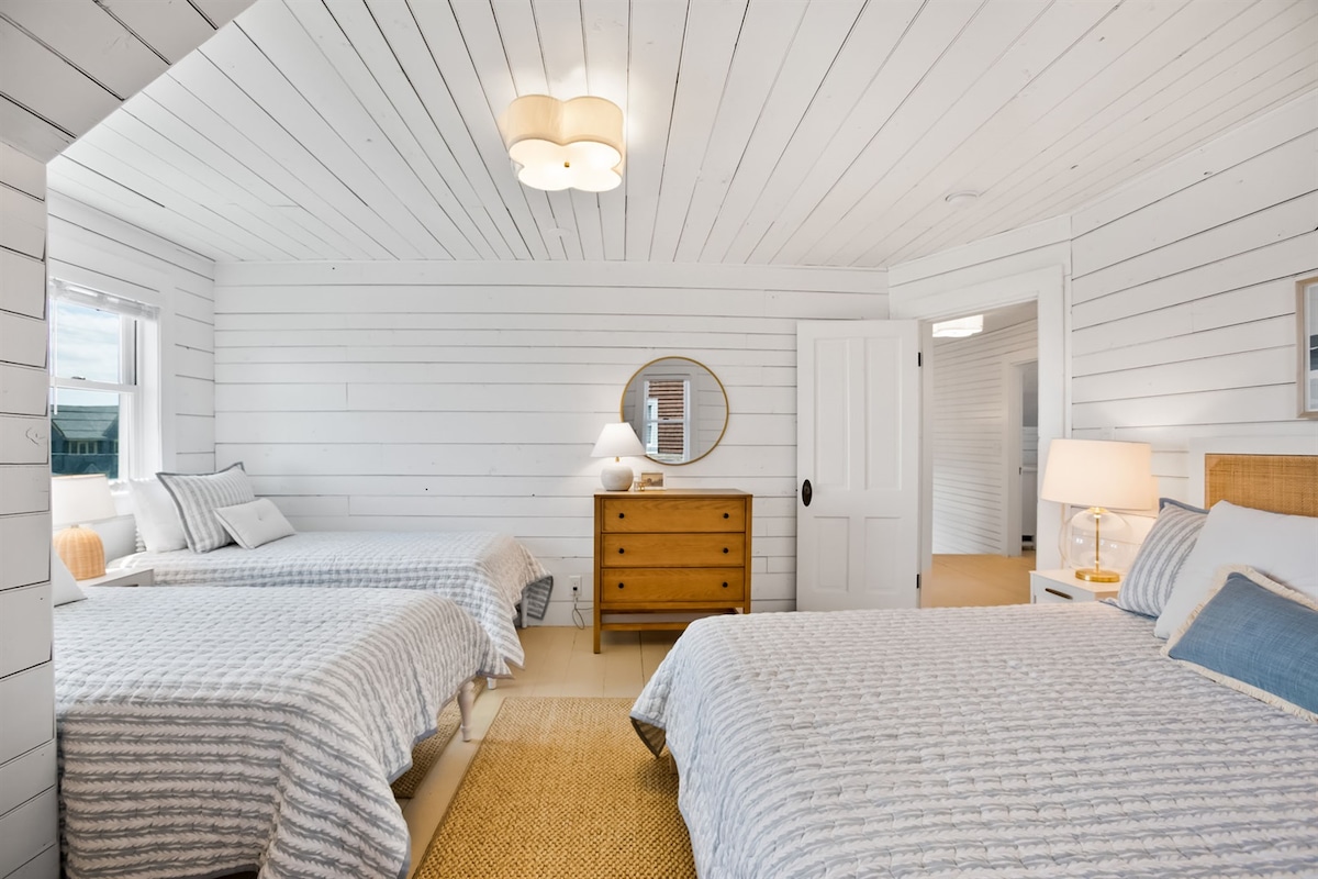 Spálňa č.2 s manželskou posteľou a dvoma dvojčatami