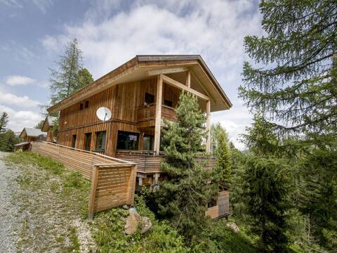 #17 with IR sauna & hot tub outside by Interhome