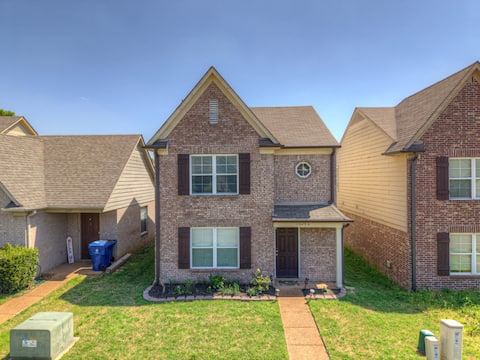 Spacious house with garage