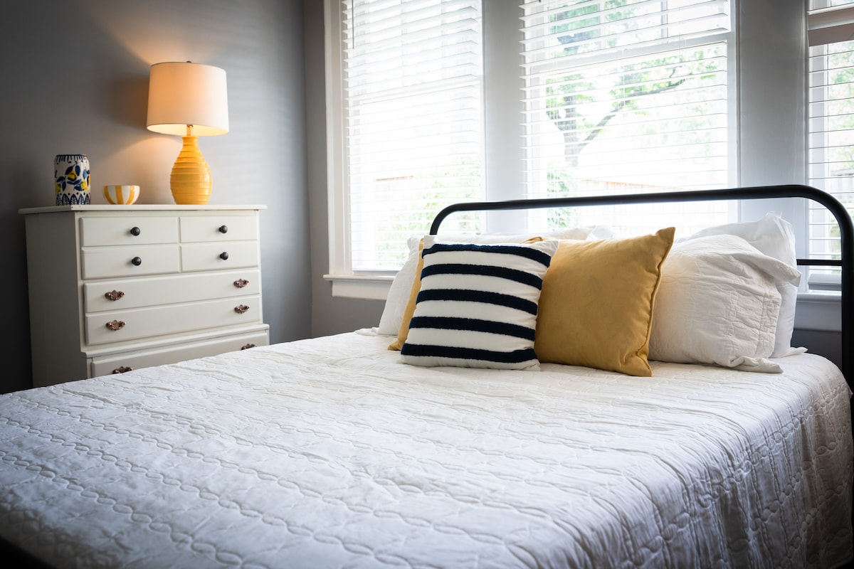 คุณจะชอบความเป็นส่วนตัวของมาสเตอร์นี้พร้อมห้องน้ำในตัว