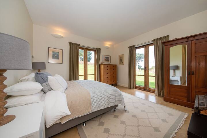 Shoreham Homestead Walk to Vineyards gallery image 3