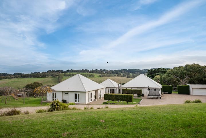 Shoreham Homestead Walk to Vineyards