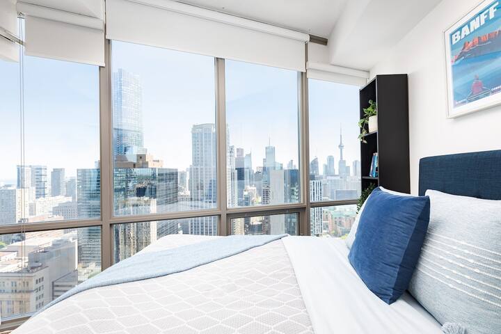 Spacious 2BR 2BA with CN Tower and Skyline View! gallery image 3