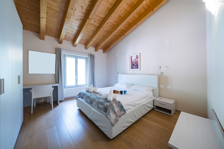 Bedroom 6, floor 3