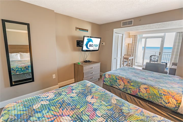 Direct Oceanfront Amazing Views In Camelot Resort! - Myrtle Beach, SC