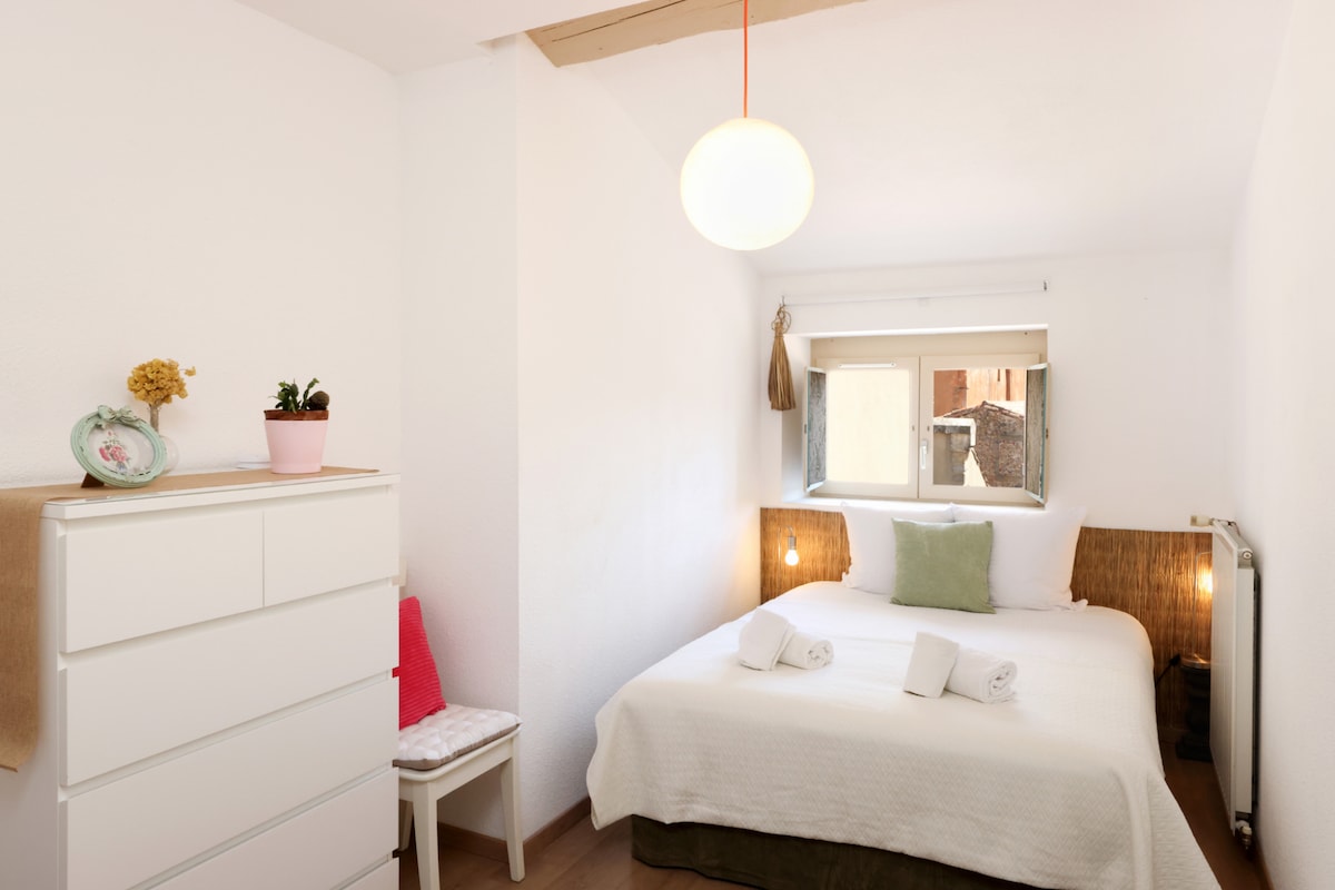 Popular Airbnb listing: La Terrasse Tapaja View in Carcassonne