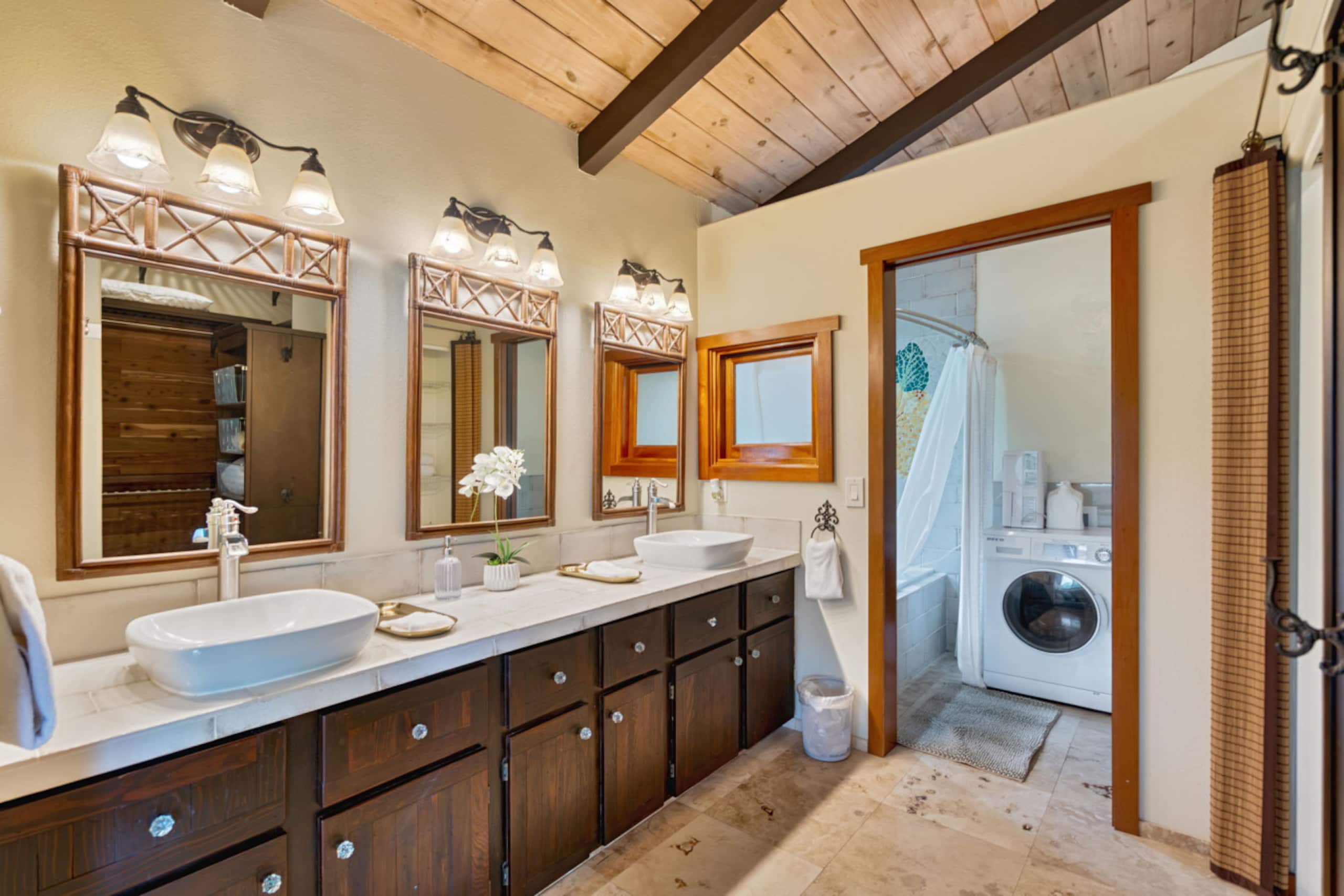 Home in Holualoa · ★4.9 · 4 bedrooms · 6 beds · 3.5 shared baths - Image 34