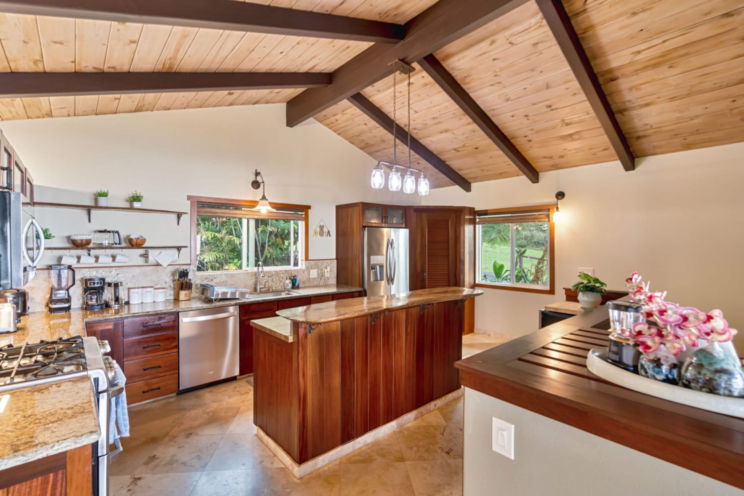 Home in Holualoa · ★4.9 · 4 bedrooms · 6 beds · 3.5 shared baths - Image 5