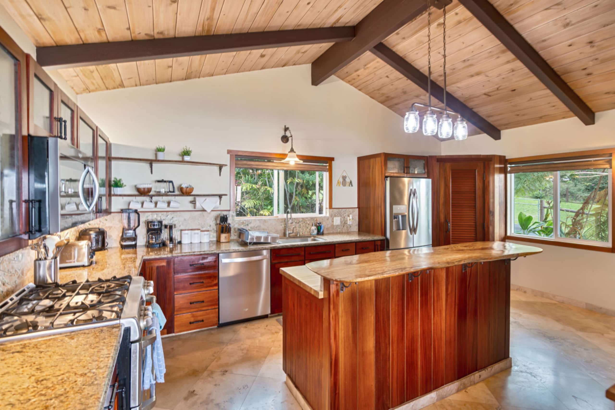 Home in Holualoa · ★4.9 · 4 bedrooms · 6 beds · 3.5 shared baths - Image 8