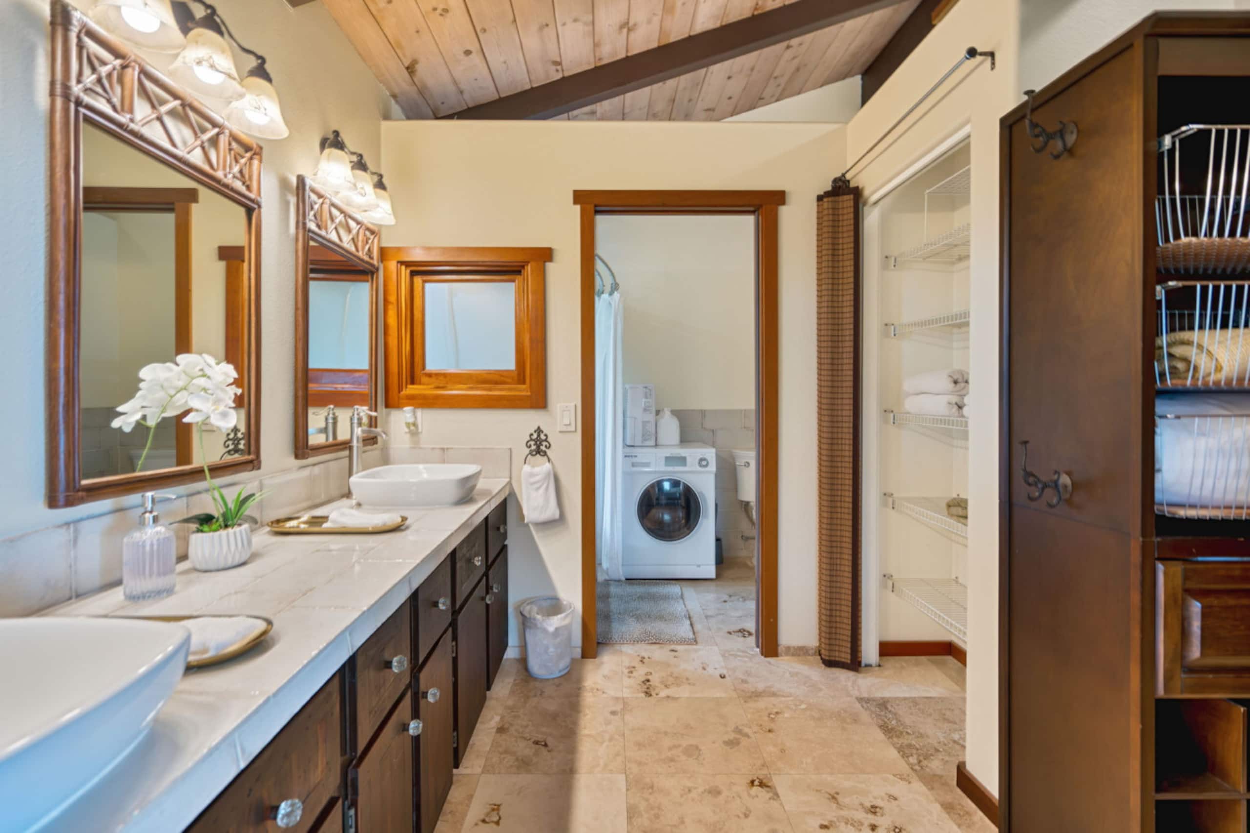 Home in Holualoa · ★4.9 · 4 bedrooms · 6 beds · 3.5 shared baths - Image 35