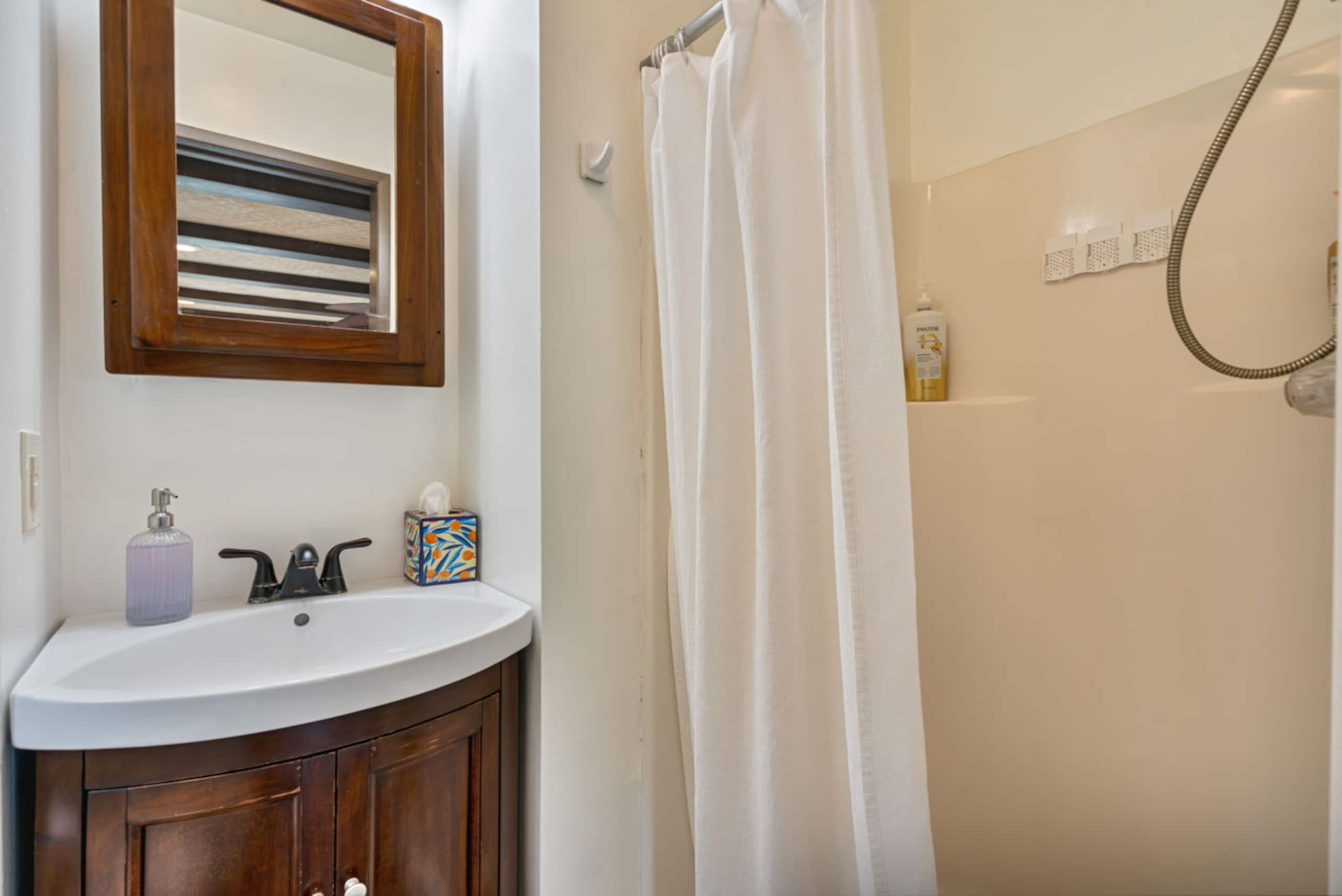 Home in Holualoa · ★4.9 · 4 bedrooms · 6 beds · 3.5 shared baths - Image 44