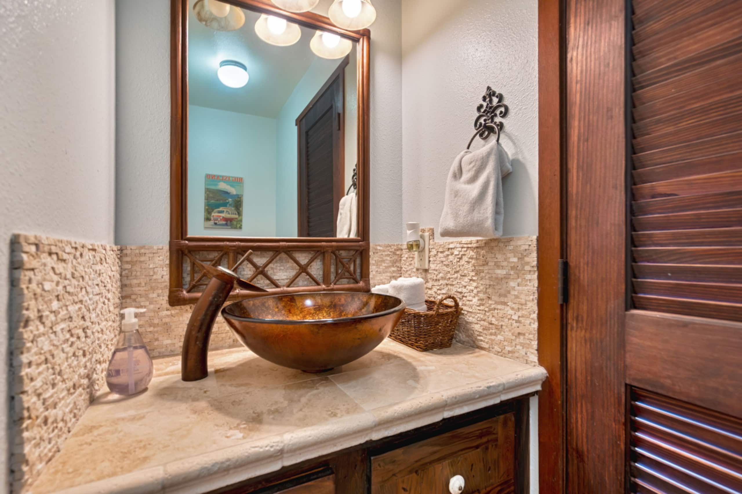 Home in Holualoa · ★4.9 · 4 bedrooms · 6 beds · 3.5 shared baths - Image 39