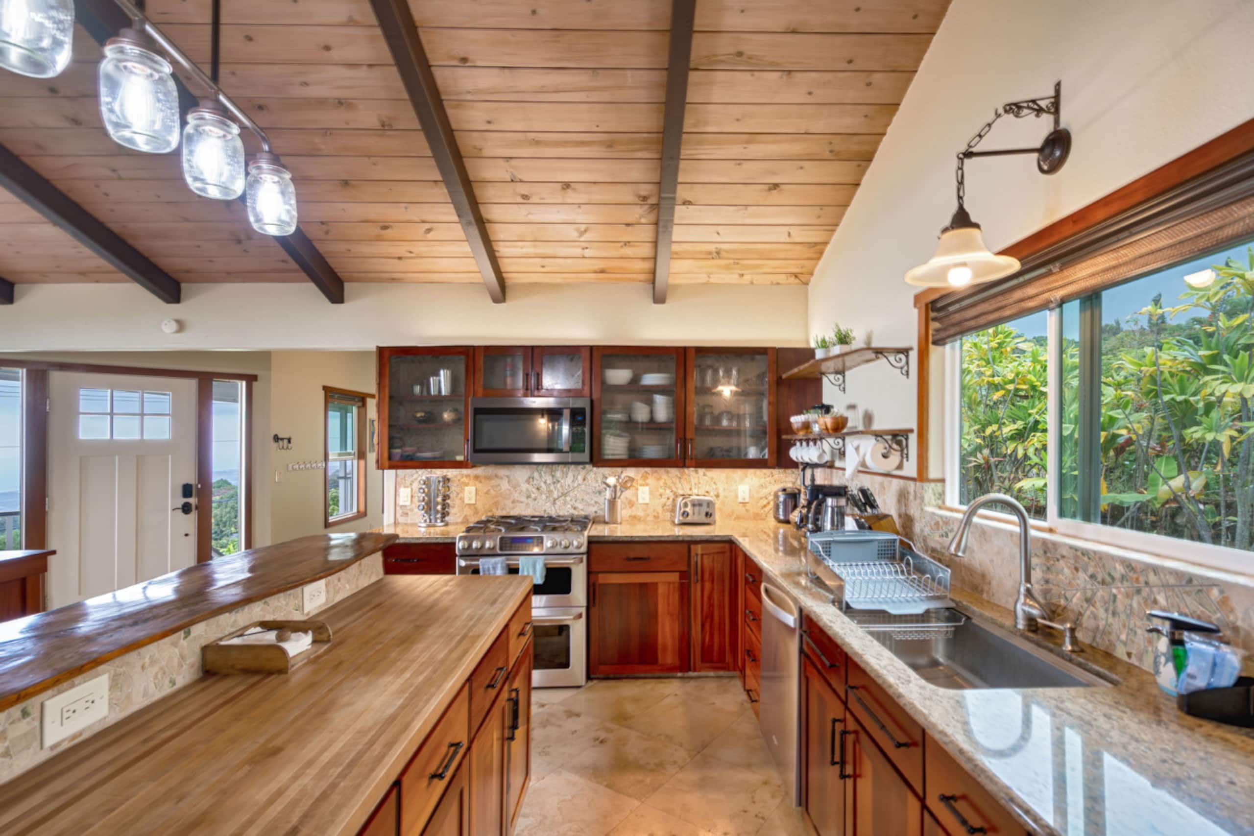 Home in Holualoa · ★4.9 · 4 bedrooms · 6 beds · 3.5 shared baths - Image 9
