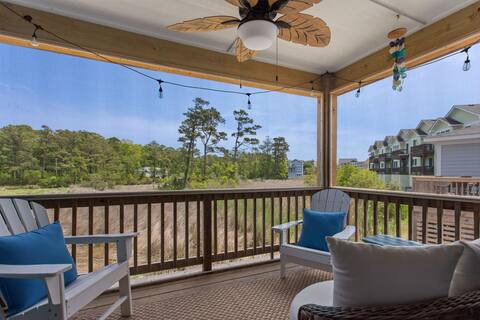 Sound‑side beach family townhouse w/ pool access