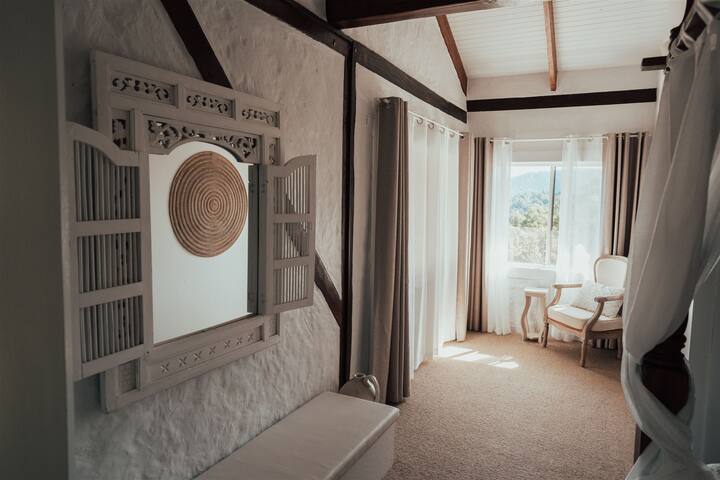 Misty Mountain Manor gallery image 5