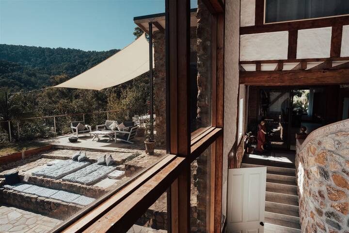 Misty Mountain Manor gallery image 2