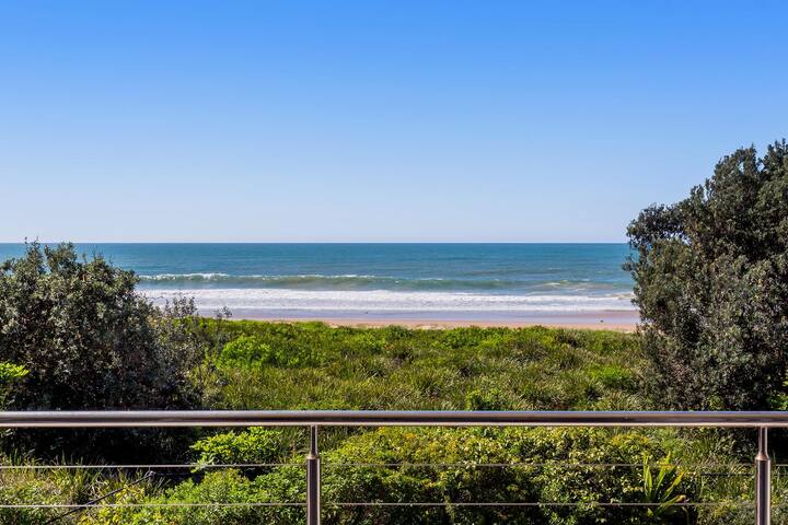 Tidemark backs on to the beautiful Diamond Beach,