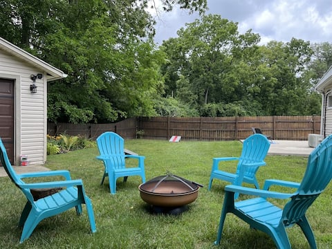 Cozy Retreat on the Bike Path with Full Kitchen
