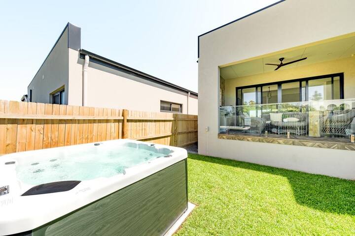 Summerland 10 @ Glorious Diamond Beach with outdoo gallery image 3