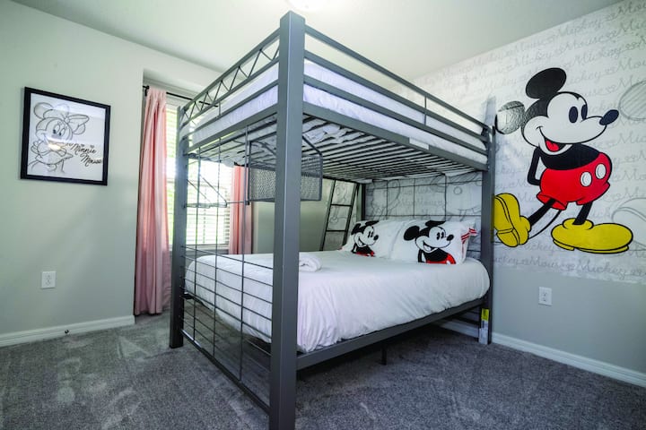 Chambre sur le thème Mickey Mouse Lit superposé complet