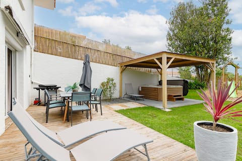 Accommodation with SPA, air-conditioned, close to the sea.