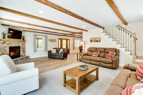 Pickleball Court & Fire Pit: Milton Cabin!