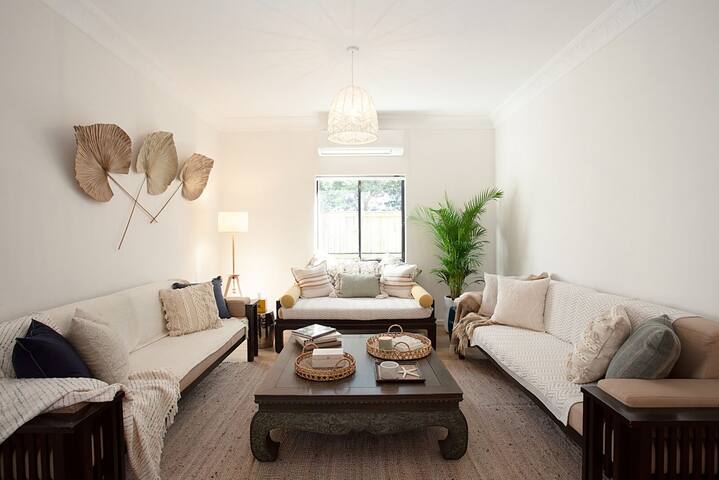 Coastal Tamarama gallery image 2