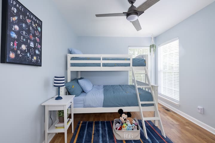 Dhoma e gjumit # 3 (Binjakë mbi krevat me madhësi të plotë)