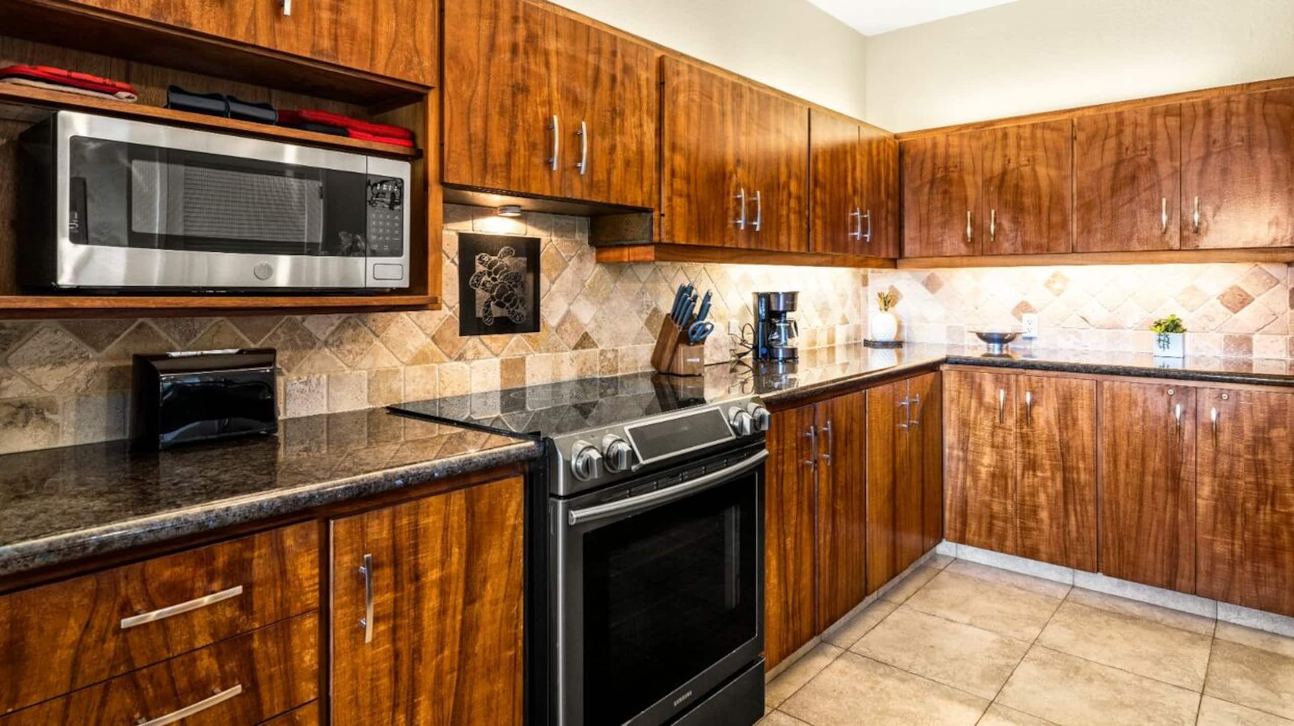 Condo in Kailua-Kona · ★5.0 · 2 bedrooms · 3 beds · 2 baths - Image 7